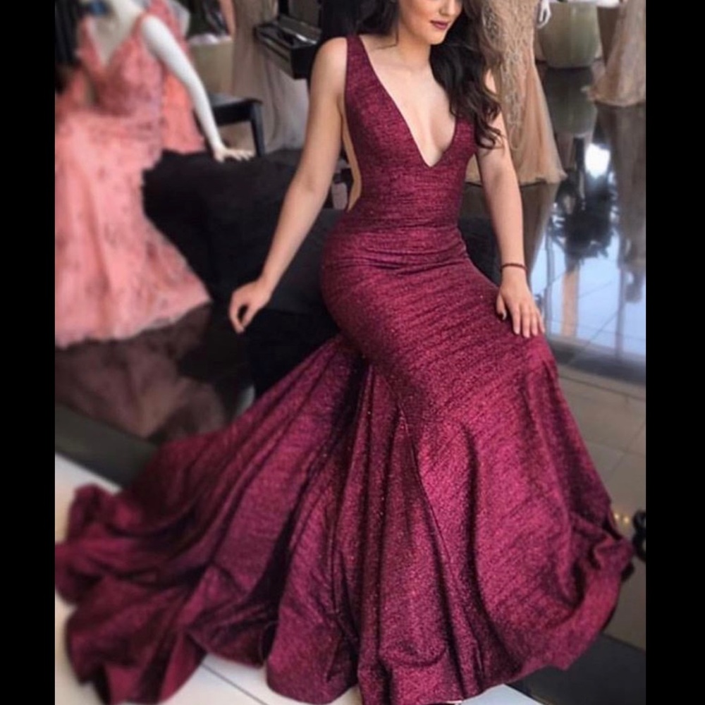 JOVANI 47075 Fitted Plunging Neckline Gown